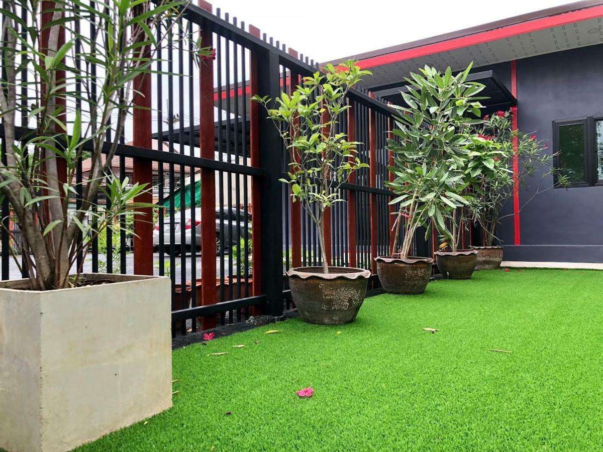 Thyme Xeriscape Hostel Kanchanaburi Exterior foto